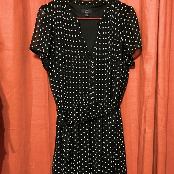 Black and White Polka dot Dress - Picture 1 of 4